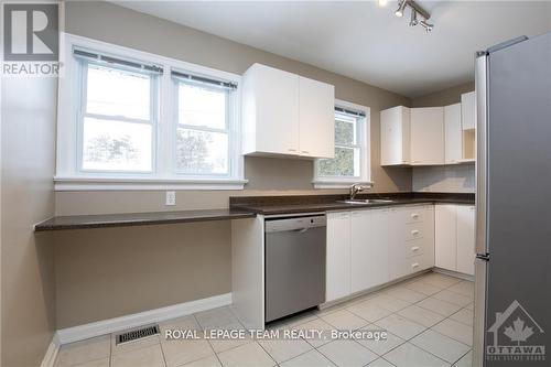 49 Crownhill Street, Ottawa, ON - Indoor Photo Showing Kitchen