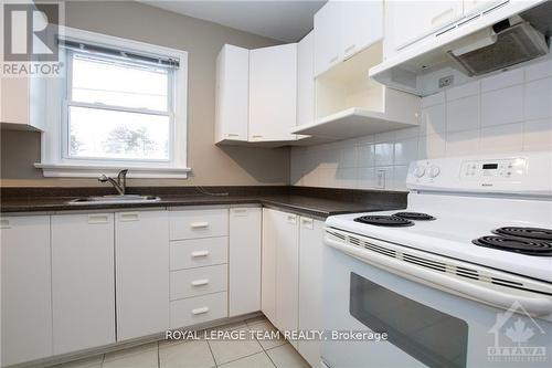 49 Crownhill Street, Ottawa, ON - Indoor Photo Showing Kitchen