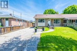 11 THORNCROFT CRESCENT  Ajax, ON L1S 2S1