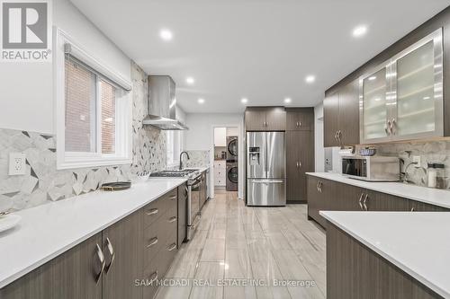 2988 Gulfstream Way, Mississauga, ON - Indoor Photo Showing Kitchen With Upgraded Kitchen