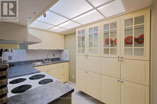 2529 Claymore Crescent, Mississauga, ON - Indoor Photo Showing Kitchen With Double Sink