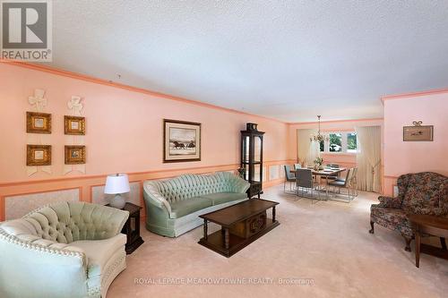 2529 Claymore Crescent, Mississauga, ON - Indoor Photo Showing Living Room