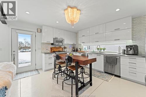 136 Lowes Sideroad, Amherstburg, ON - Indoor Photo Showing Kitchen