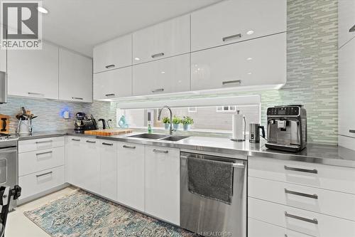 136 Lowes Sideroad, Amherstburg, ON - Indoor Photo Showing Kitchen With Double Sink With Upgraded Kitchen
