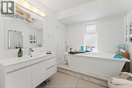 136 Lowes Sideroad, Amherstburg, ON - Indoor Photo Showing Bathroom