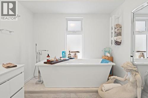 136 Lowes Sideroad, Amherstburg, ON - Indoor Photo Showing Bathroom
