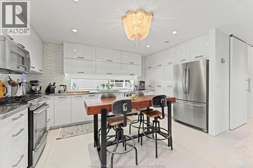 136 Lowes Sideroad, Amherstburg, ON - Indoor Photo Showing Kitchen With Upgraded Kitchen