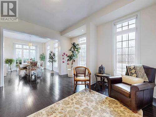 2 Yorkton Boulevard, Markham, ON - Indoor Photo Showing Living Room