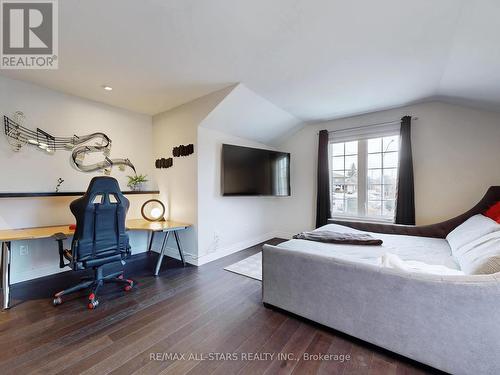 2 Yorkton Boulevard, Markham, ON - Indoor