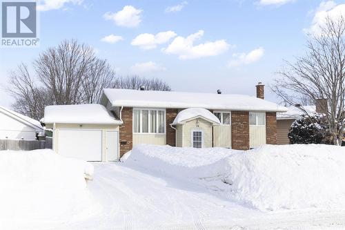 16 Chartwell DR  Sault Ste. Marie, ON P6A 6A2