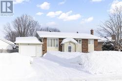 16 Chartwell DR  Sault Ste. Marie, ON P6A 6A2