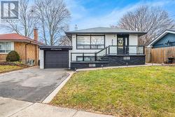 402 ST AUGUSTINE DRIVE  Oakville, ON L6K 3K9