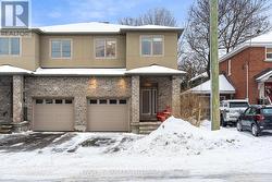 327 DUNCAIRN AVENUE  Ottawa, ON K1Z 7H1