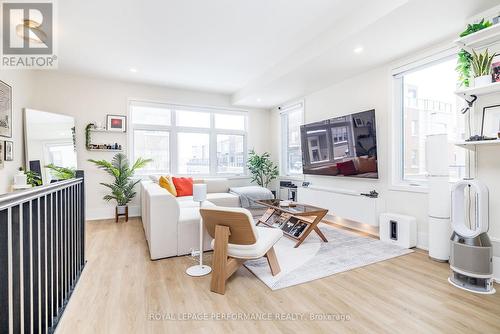 Second level living room - 225 Makadewa Private, Ottawa, ON - Indoor