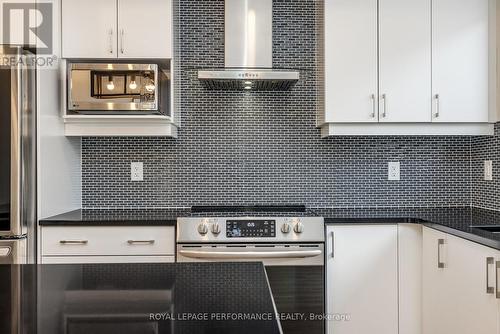 225 Makadewa Private, Ottawa, ON - Indoor Photo Showing Kitchen With Upgraded Kitchen