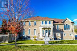 2 DAVIDSON STREET  Whitby, ON L1P 1V7