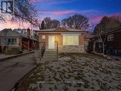 30 FERRIS ROAD  Toronto, ON M4B 1G3