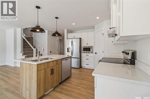 326 Katz Avenue, Saskatoon, SK - Indoor Photo Showing Kitchen With Double Sink With Upgraded Kitchen
