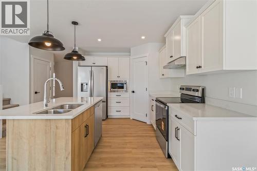 326 Katz Avenue, Saskatoon, SK - Indoor Photo Showing Kitchen With Double Sink With Upgraded Kitchen
