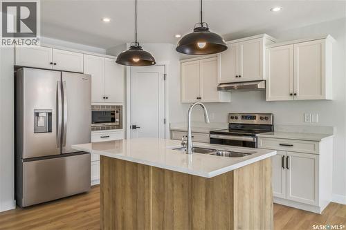 326 Katz Avenue, Saskatoon, SK - Indoor Photo Showing Kitchen With Double Sink With Upgraded Kitchen