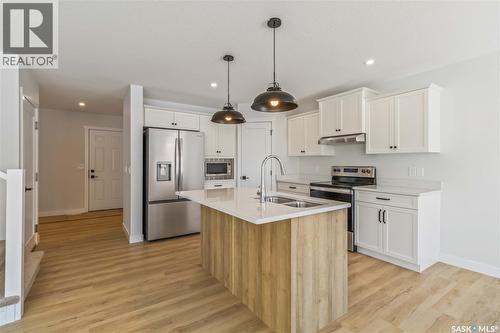 326 Katz Avenue, Saskatoon, SK - Indoor Photo Showing Kitchen With Double Sink With Upgraded Kitchen