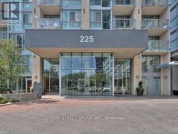 3302 - 225 WEBB DRIVE  Mississauga, ON L5B 4P2