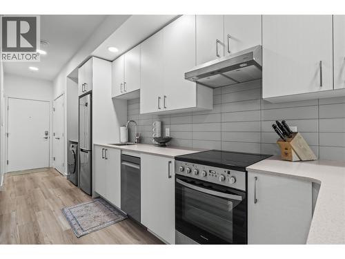 Kitchen - 1057 Frost Road Unit# 204, Kelowna, BC - Indoor Photo Showing Kitchen With Stainless Steel Kitchen