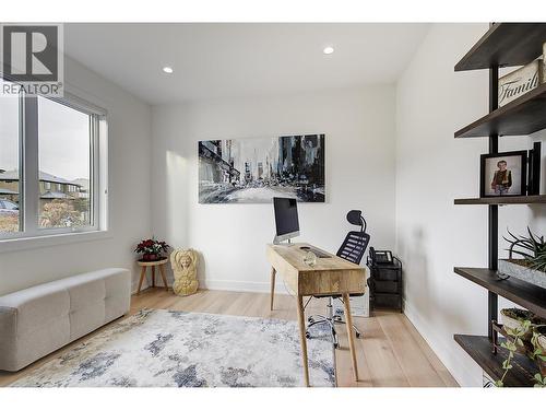 750 Kuipers Crescent, Kelowna, BC - Indoor Photo Showing Bedroom