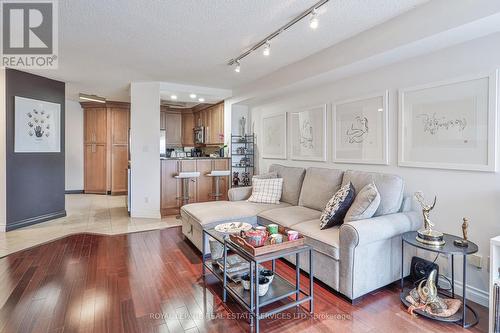 707 - 2267 Lake Shore Boulevard W, Toronto, ON - Indoor Photo Showing Living Room