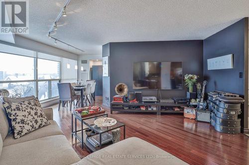 707 - 2267 Lake Shore Boulevard W, Toronto, ON - Indoor Photo Showing Living Room