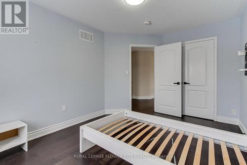 4826 Auckland Avenue, Mississauga, ON - Indoor Photo Showing Bedroom