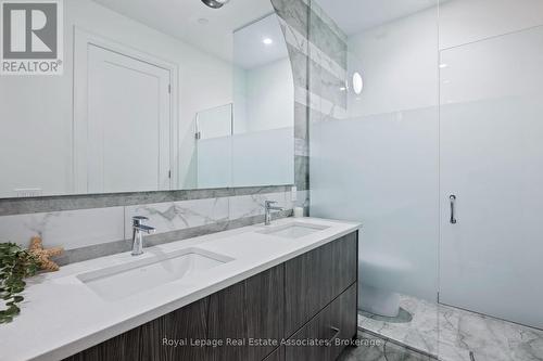 Primary Ensuite - 209 - 42 Mill Street, Halton Hills, ON - Indoor Photo Showing Bathroom