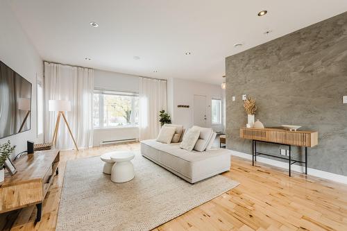 Salon - 960 Rue Moquin, Chambly, QC - Indoor Photo Showing Living Room