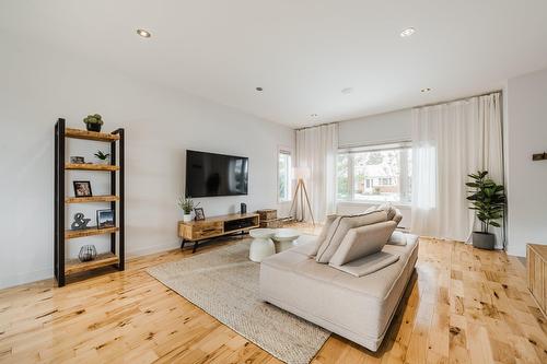 Salon - 960 Rue Moquin, Chambly, QC - Indoor Photo Showing Living Room