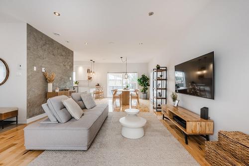 Salon - 960 Rue Moquin, Chambly, QC - Indoor Photo Showing Living Room