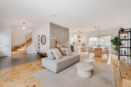 Salon - 960 Rue Moquin, Chambly, QC - Indoor Photo Showing Living Room