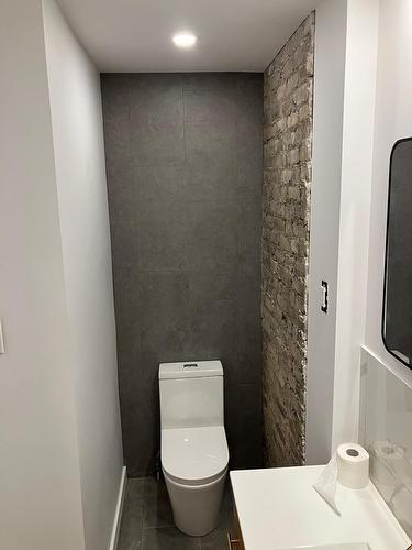 Salle de bains - 4126 Av. Van Horne, Montréal (Côte-Des-Neiges/Notre-Dame-De-Grâce), QC - Indoor Photo Showing Bathroom