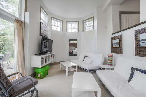 Salle familiale - 17 Av. Des Érables, Saint-Sauveur, QC - Indoor