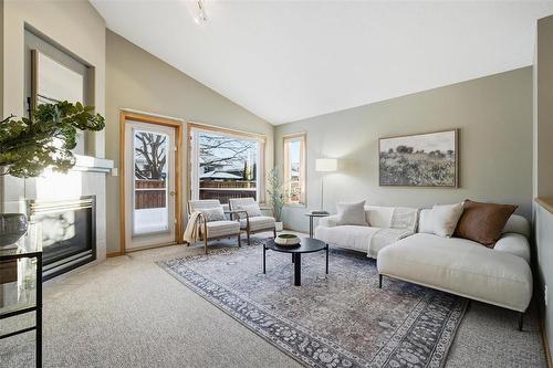 131 Norcross Crescent, Winnipeg, MB - Indoor Photo Showing Living Room With Fireplace