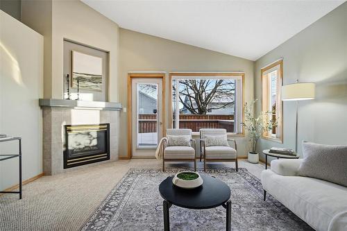 131 Norcross Crescent, Winnipeg, MB - Indoor Photo Showing Living Room With Fireplace