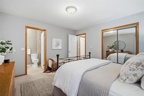 131 Norcross Crescent, Winnipeg, MB - Indoor Photo Showing Bedroom