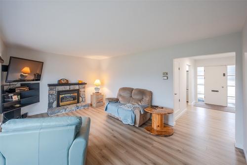 1483 Manitoba Street, Penticton, BC - Indoor Photo Showing Living Room With Fireplace