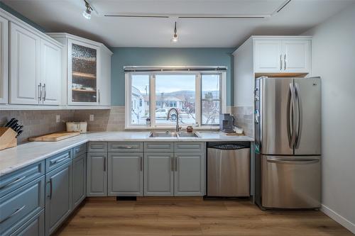 1483 Manitoba Street, Penticton, BC - Indoor Photo Showing Kitchen With Double Sink
