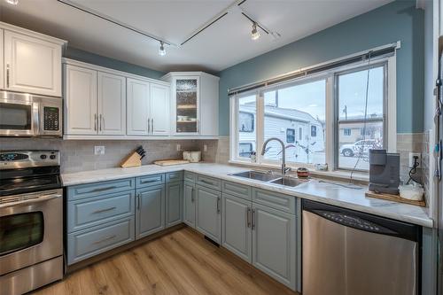1483 Manitoba Street, Penticton, BC - Indoor Photo Showing Kitchen With Double Sink