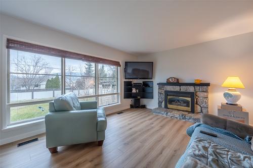 1483 Manitoba Street, Penticton, BC - Indoor Photo Showing Living Room With Fireplace