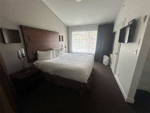 413-400 Stemwinder Drive, Kimberley, BC - Indoor Photo Showing Bedroom