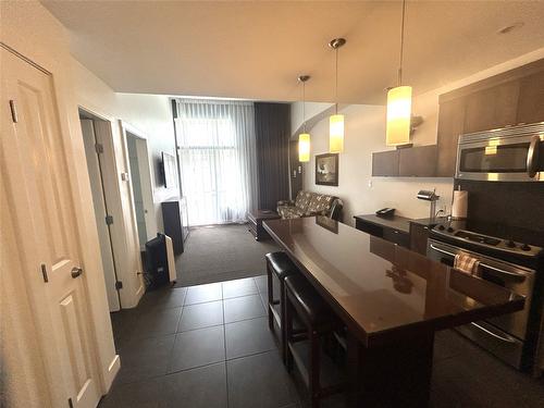 413-400 Stemwinder Drive, Kimberley, BC - Indoor Photo Showing Kitchen