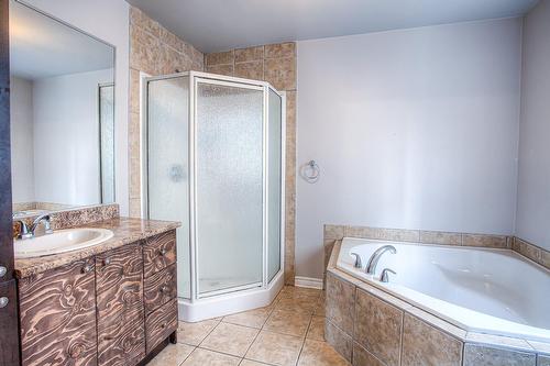 Salle de bains - 4658 Rue Esther-Pariseau, Laval (Chomedey), QC - Indoor Photo Showing Bathroom