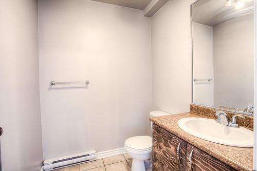 Salle de bains - 4658 Rue Esther-Pariseau, Laval (Chomedey), QC - Indoor Photo Showing Bathroom