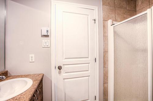Salle de bains - 4658 Rue Esther-Pariseau, Laval (Chomedey), QC - Indoor Photo Showing Bathroom